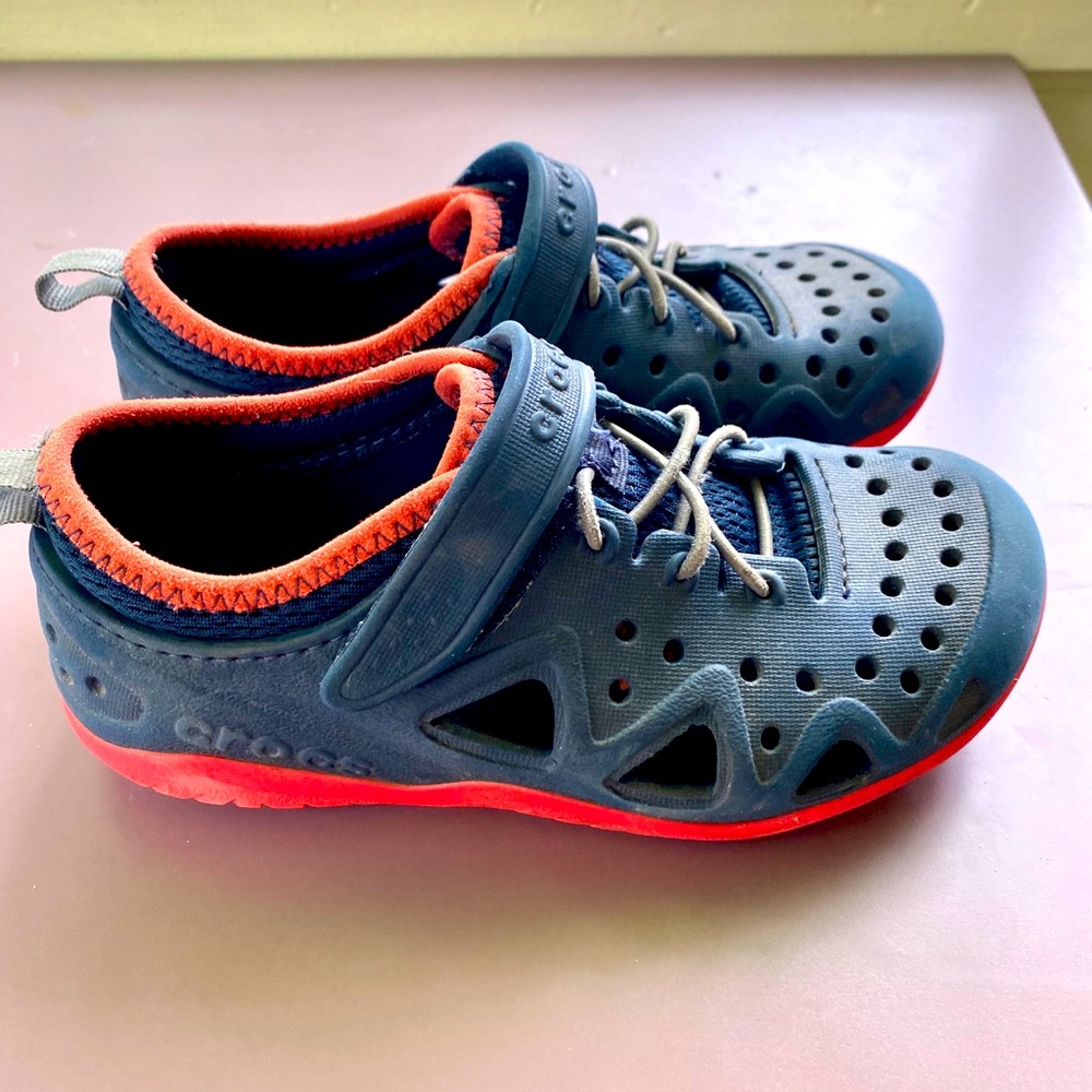 Crocs little boy/girl size 1 navy